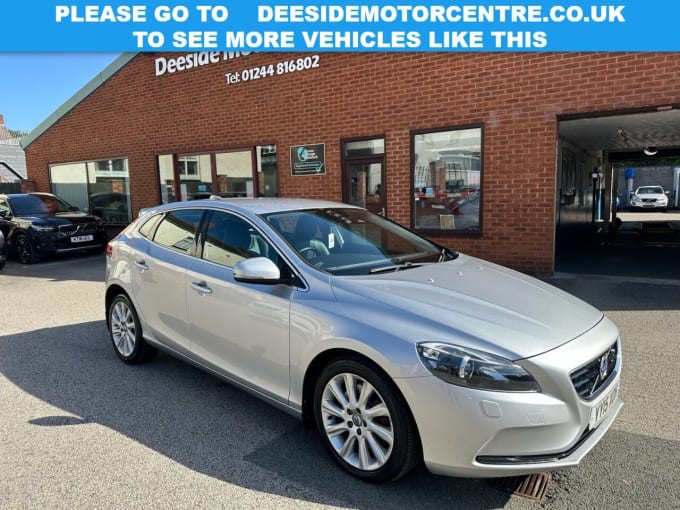 2025 Volvo V40