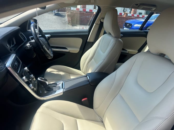 2025 Volvo V60