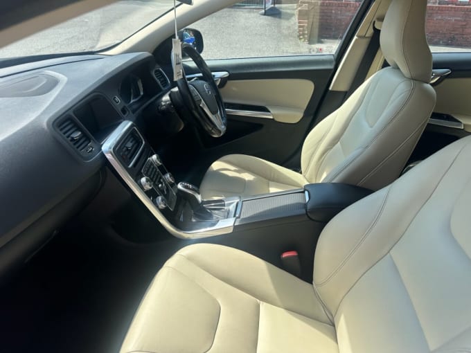2025 Volvo V60