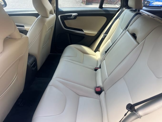 2025 Volvo V60