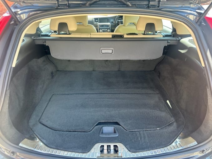 2025 Volvo V60