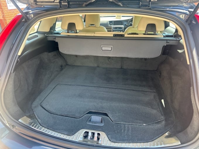 2025 Volvo V60