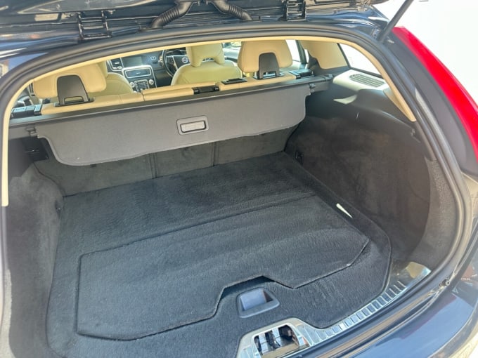 2025 Volvo V60