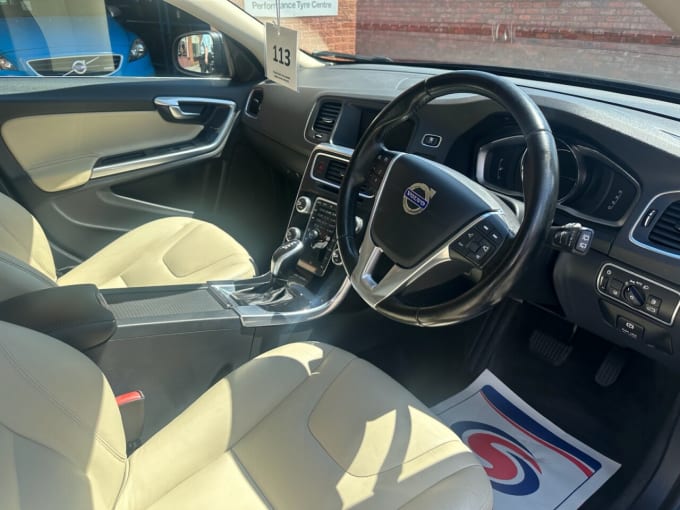 2025 Volvo V60
