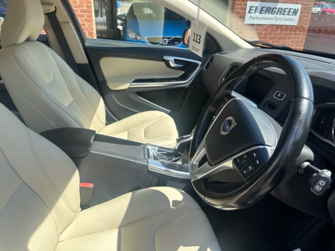 2025 Volvo V60