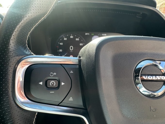 2025 Volvo Xc40