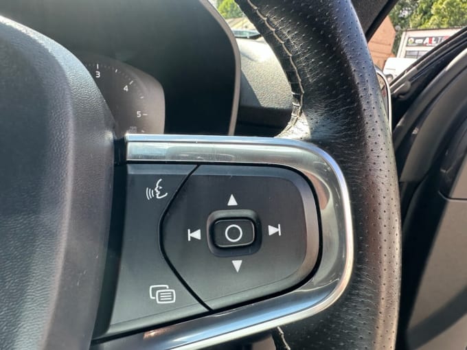 2025 Volvo Xc40