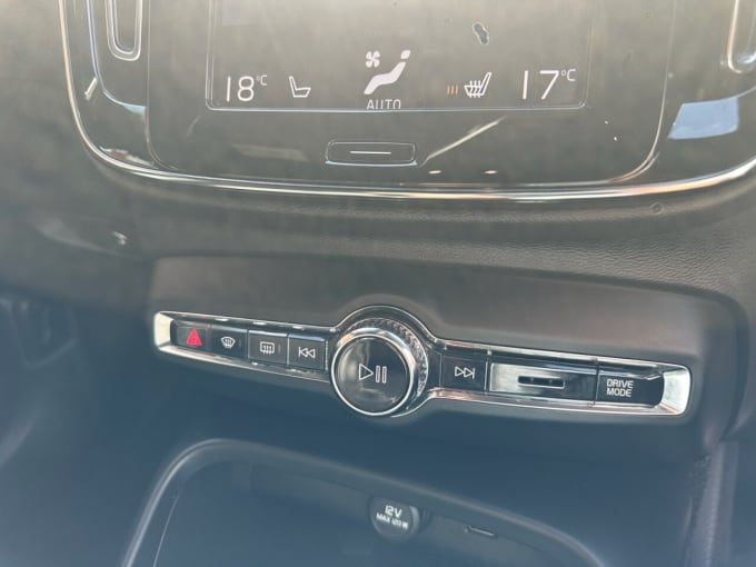 2025 Volvo Xc40