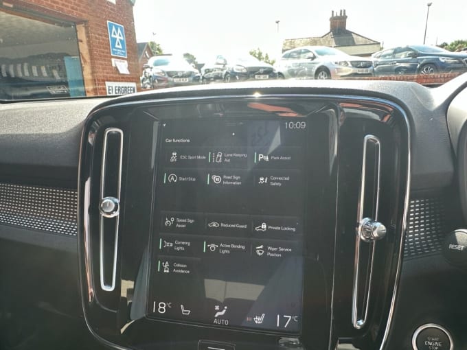 2025 Volvo Xc40