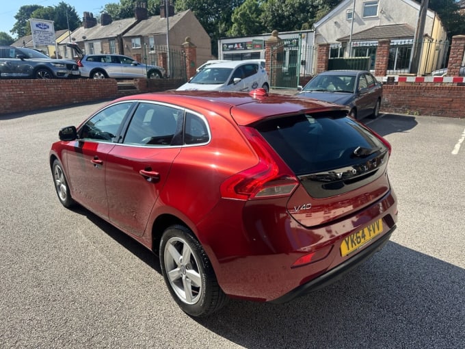 2025 Volvo V40