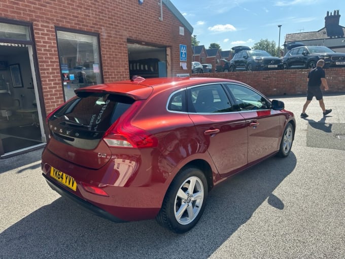 2025 Volvo V40
