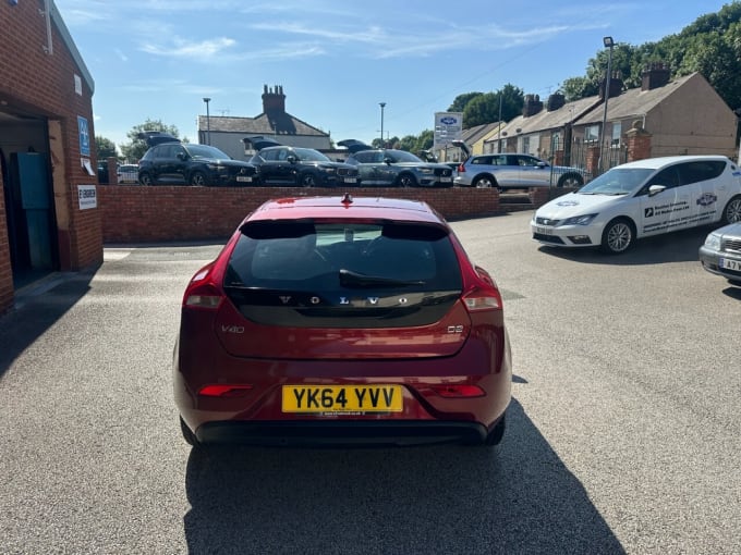 2025 Volvo V40