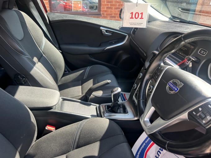 2025 Volvo V40