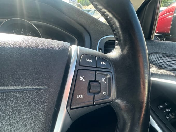 2025 Volvo V40