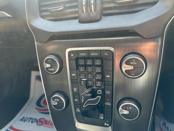 2025 Volvo V40