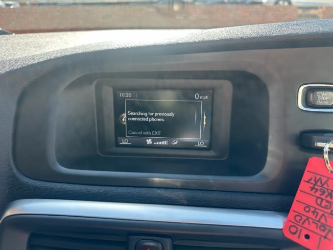 2025 Volvo V40