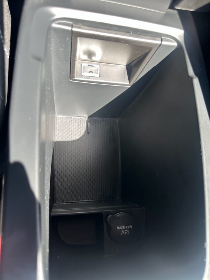 2025 Volvo V40