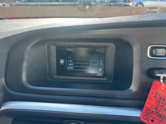2025 Volvo V40