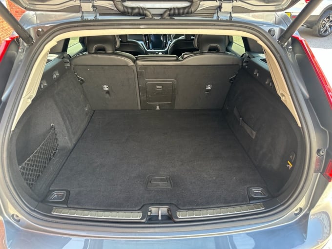 2025 Volvo V60