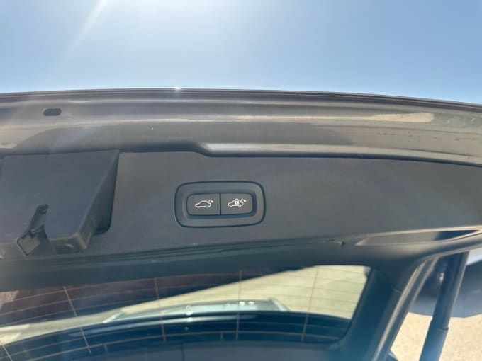 2025 Volvo V60