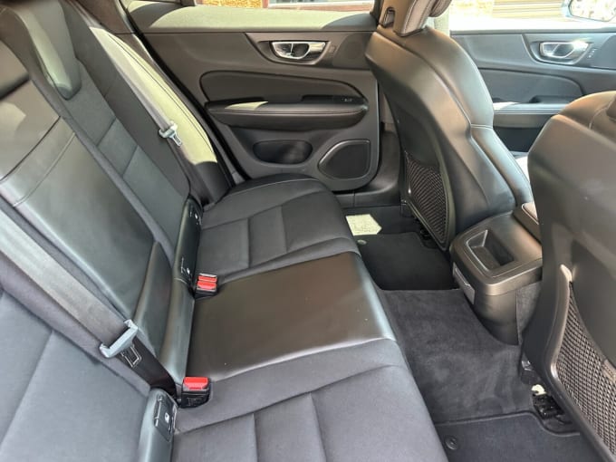 2025 Volvo V60