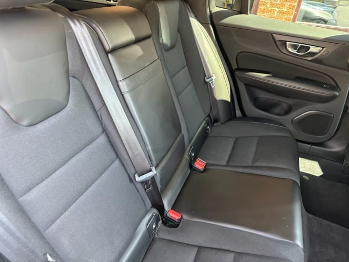 2025 Volvo V60