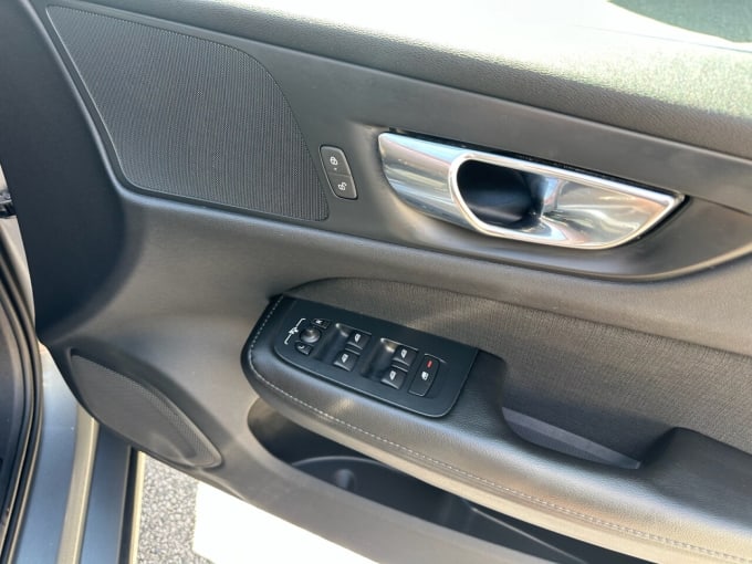 2025 Volvo V60