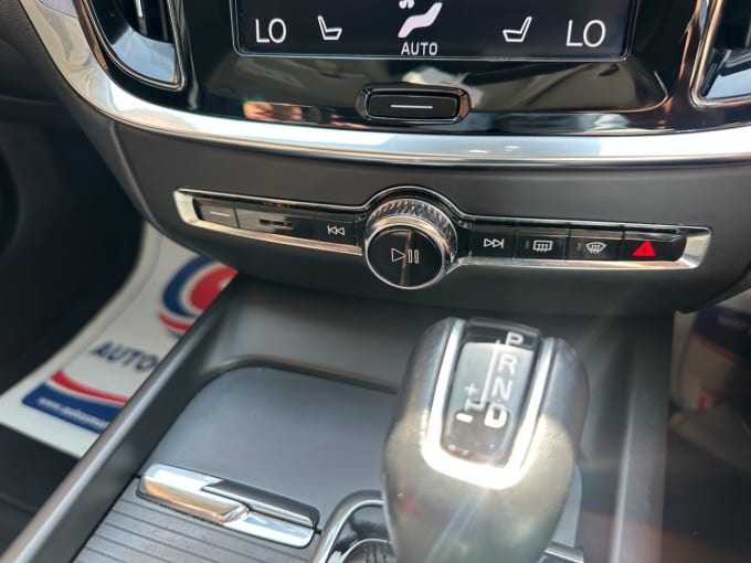 2025 Volvo V60