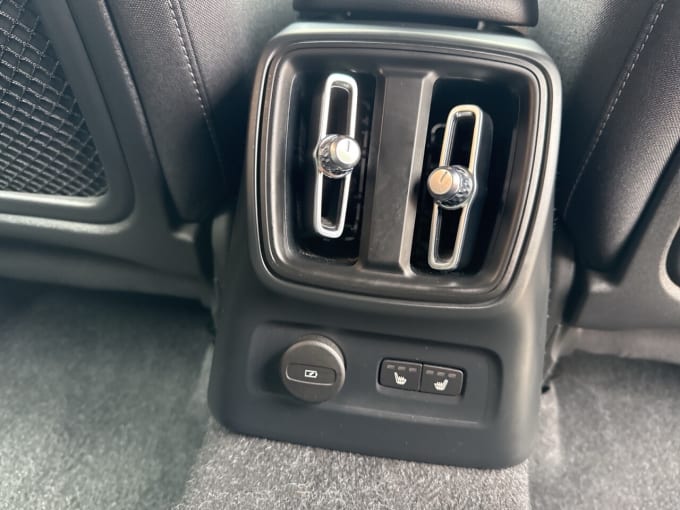 2025 Volvo Xc40