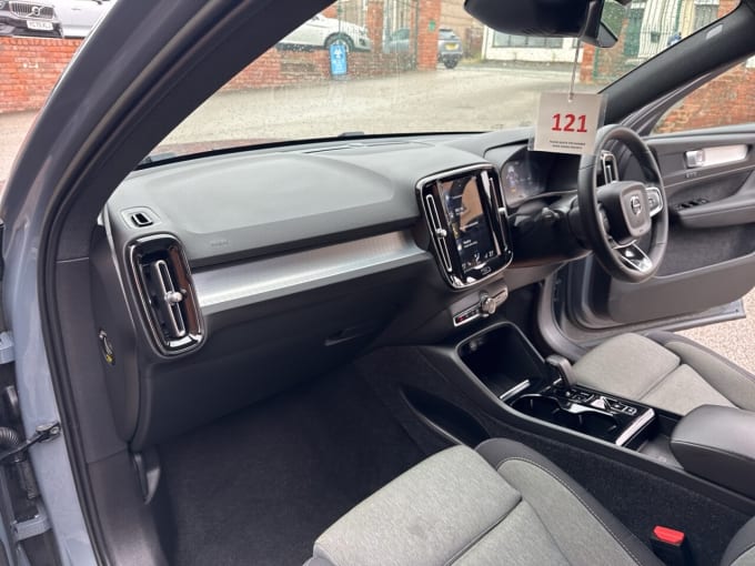 2025 Volvo Xc40