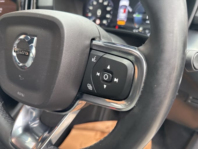2025 Volvo Xc40