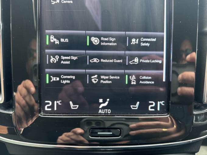 2025 Volvo Xc40