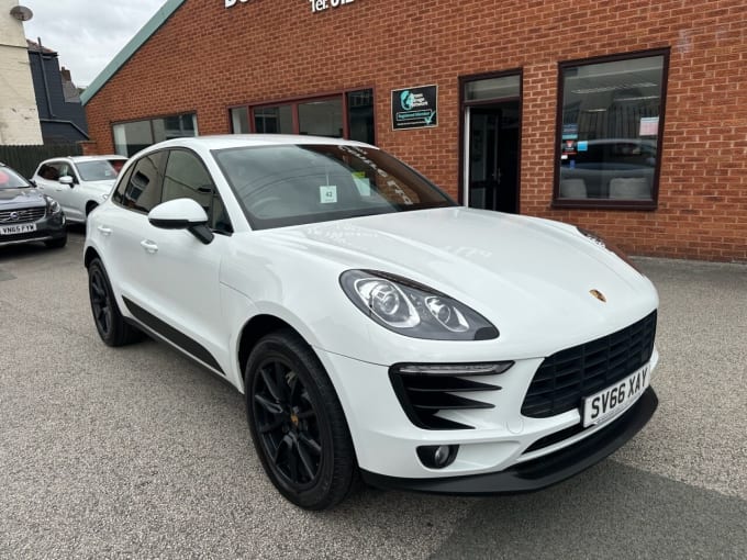 2025 Porsche Macan