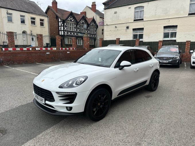2025 Porsche Macan