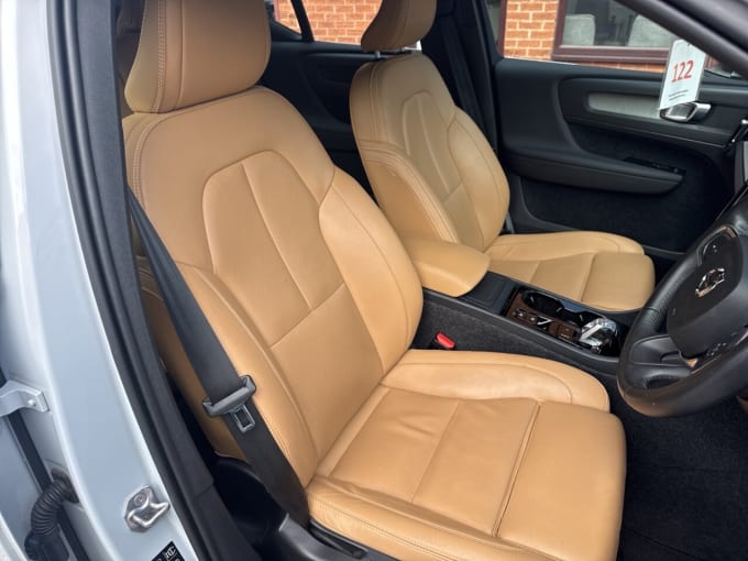 2025 Volvo Xc40