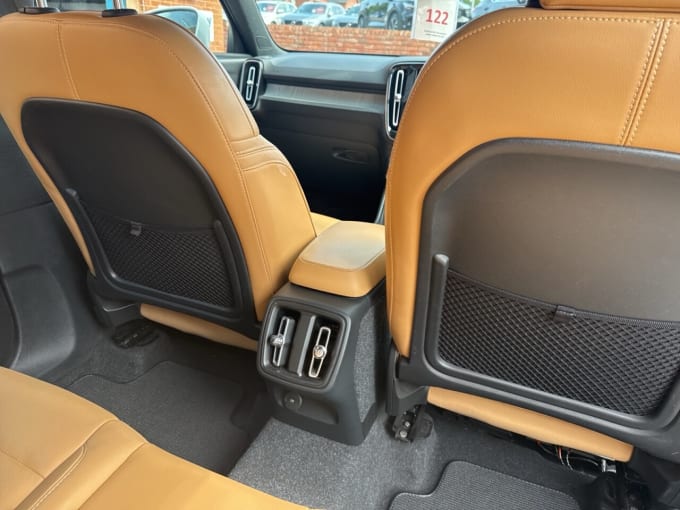2025 Volvo Xc40