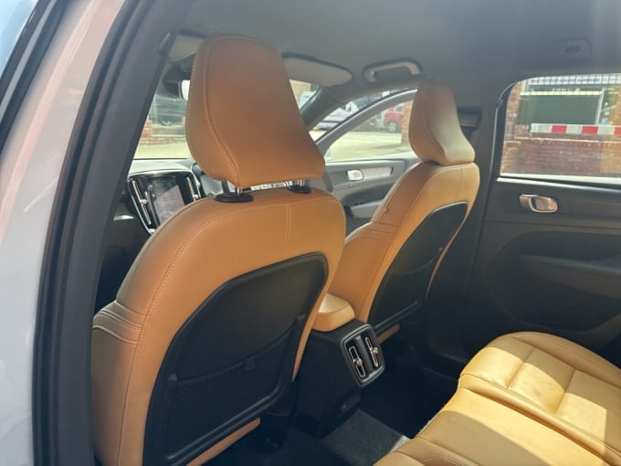 2025 Volvo Xc40