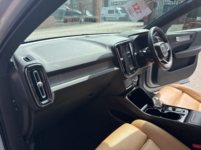 2025 Volvo Xc40