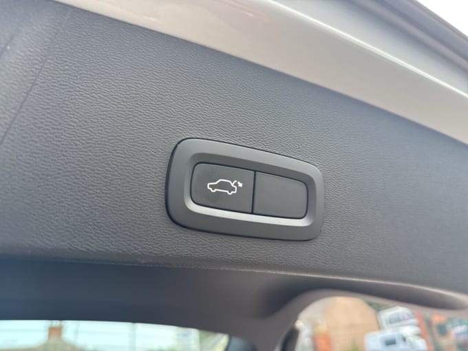 2025 Volvo Xc40