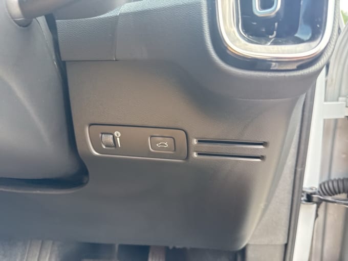 2025 Volvo Xc40