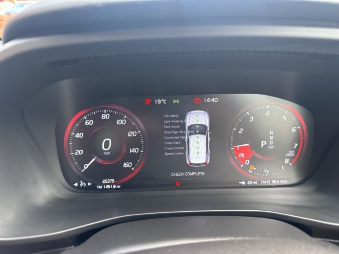2025 Volvo Xc40