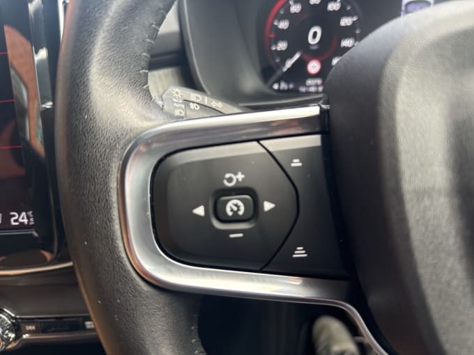 2025 Volvo Xc40