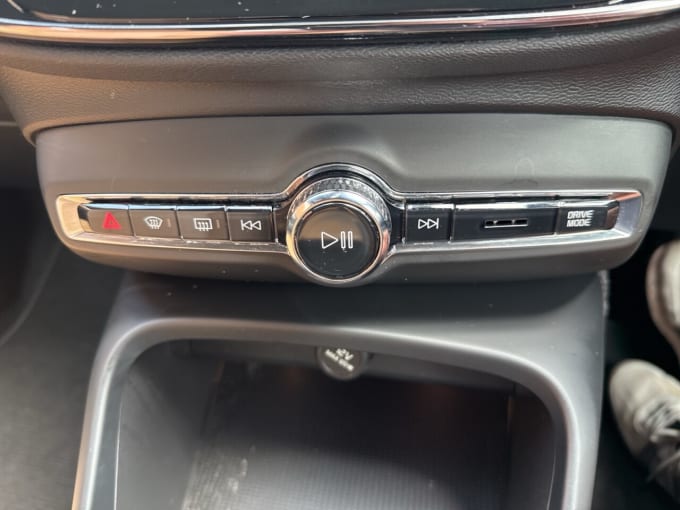2025 Volvo Xc40