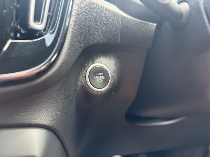 2025 Volvo Xc40