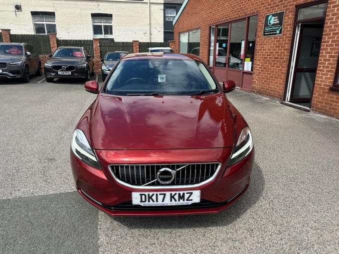 2025 Volvo V40