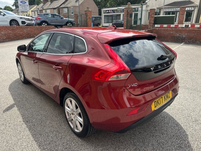 2025 Volvo V40
