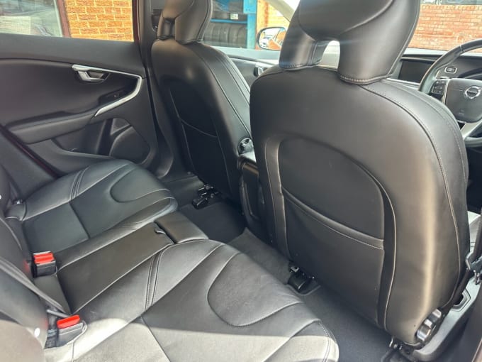 2025 Volvo V40