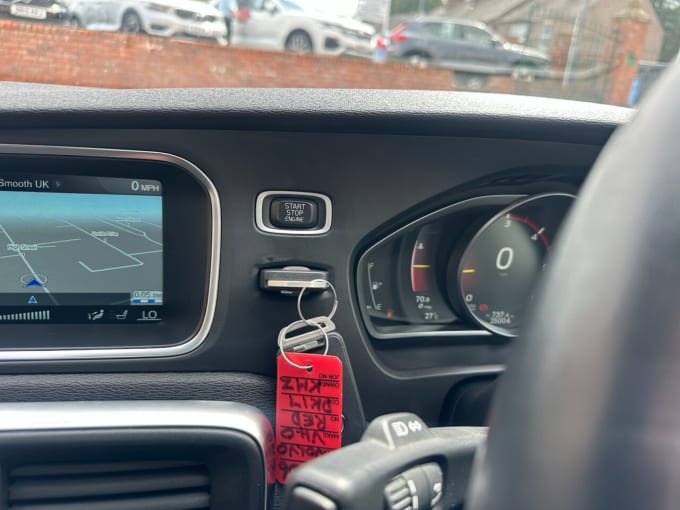 2025 Volvo V40