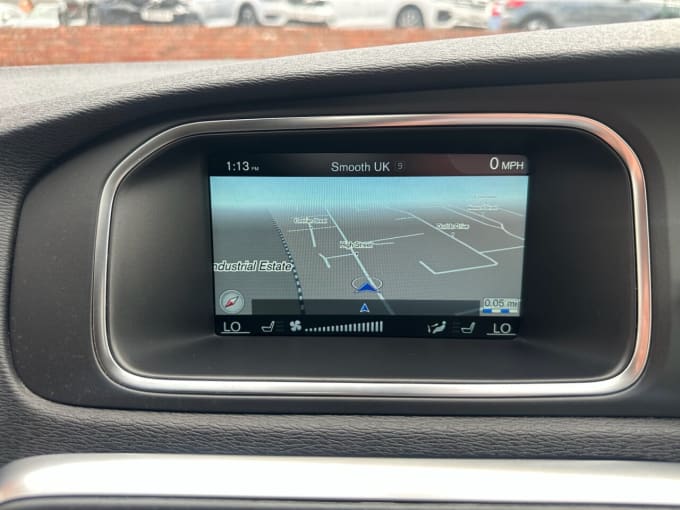 2025 Volvo V40