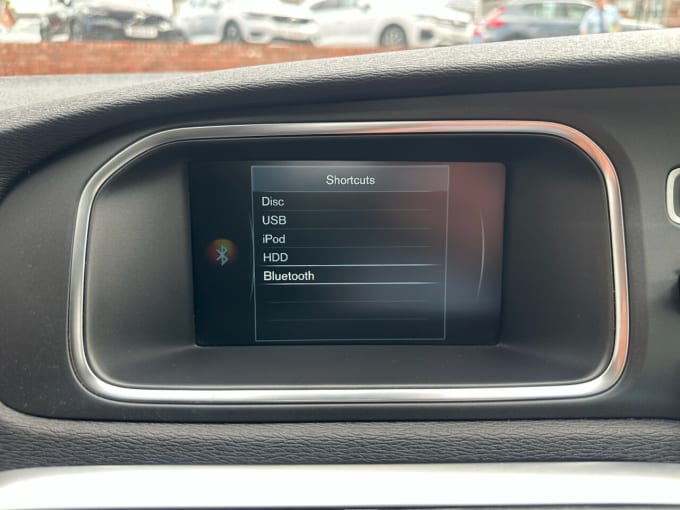 2025 Volvo V40